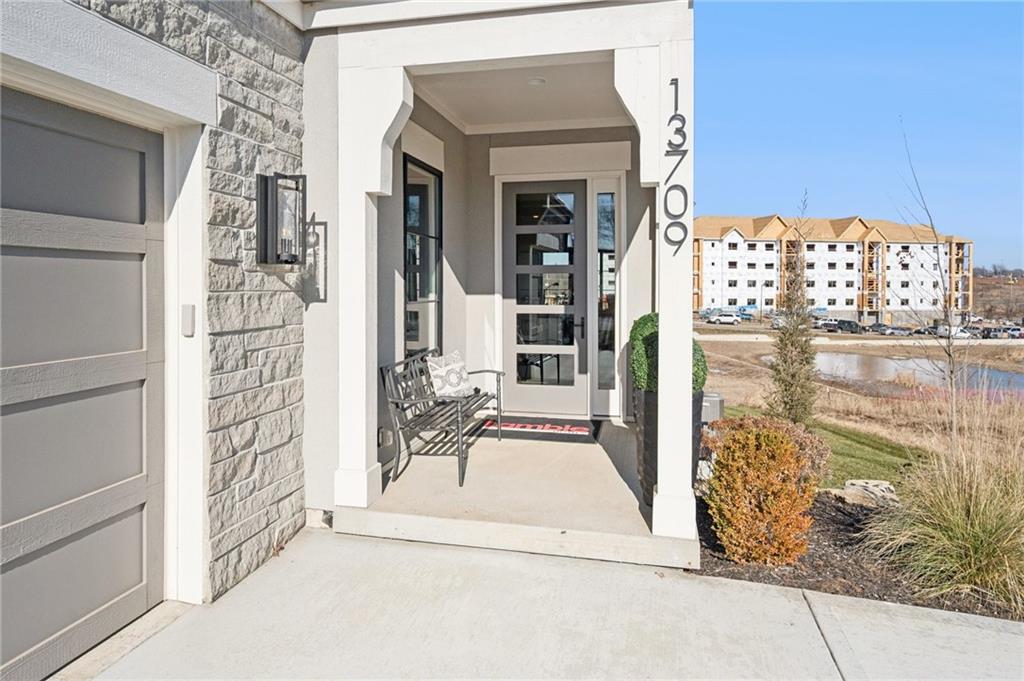 Photo 5 of 13709 Pembroke Lane