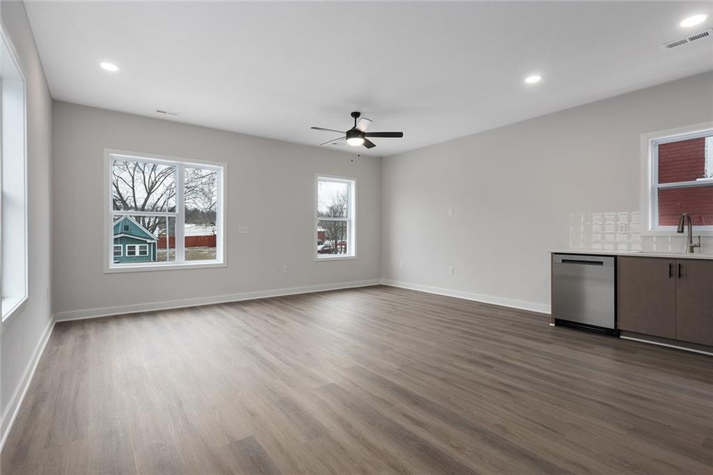 Photo 6 of 4521 Forest Avenue #B