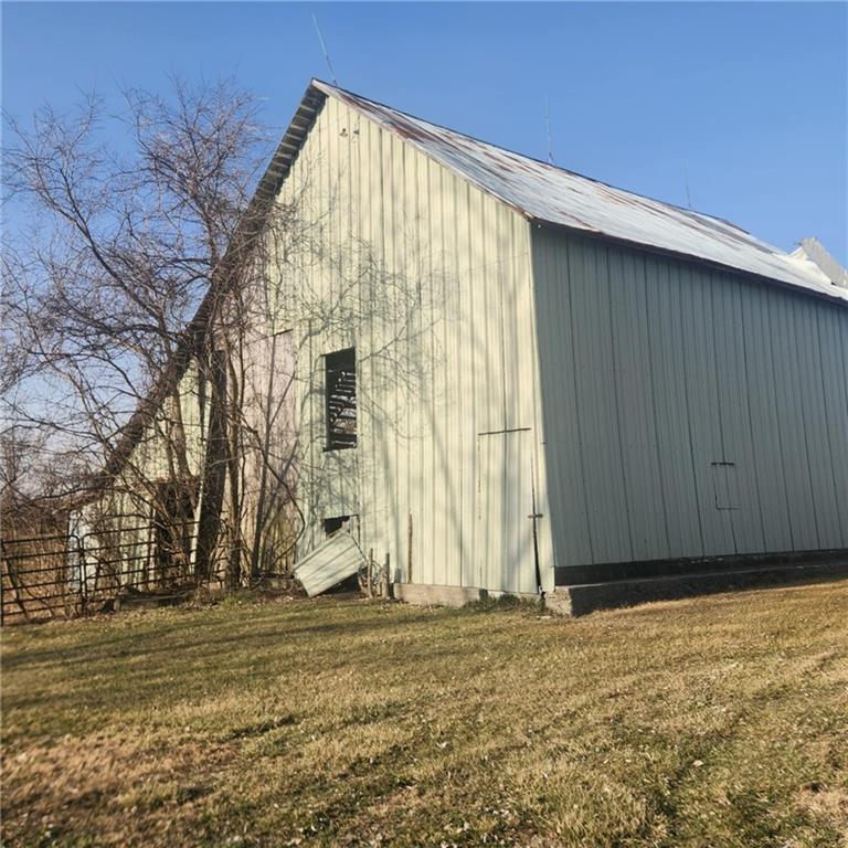 Photo 6 of 1101 E WALNUT Street