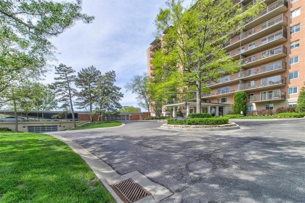Photo 2 of 4550 Warwick Boulevard #210-211