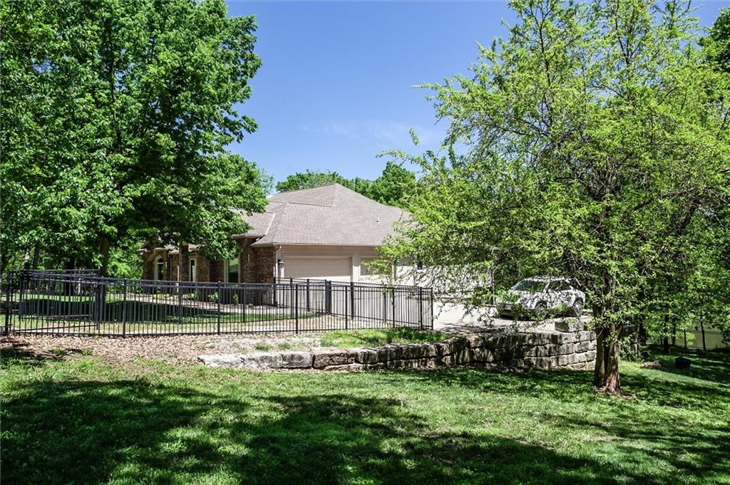 Photo 4 of 921 NW 1751 Road