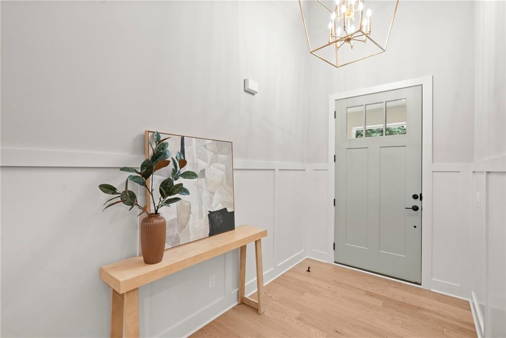 Photo 6 of 2512 Somerset Drive