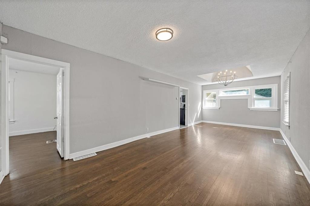 Photo 4 of 1410 W College Street
