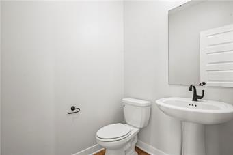 Photo 4 of 505 SW Newport Drive