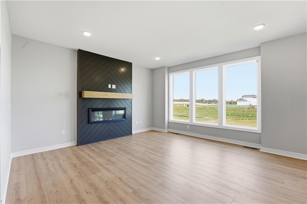Photo 7 of 505 SW Newport Drive