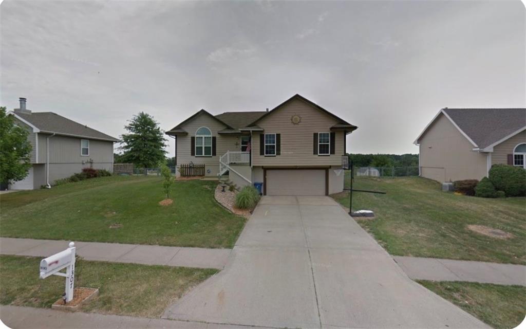 Photo of 1307 Stonecrest Drive in Kearney, MO