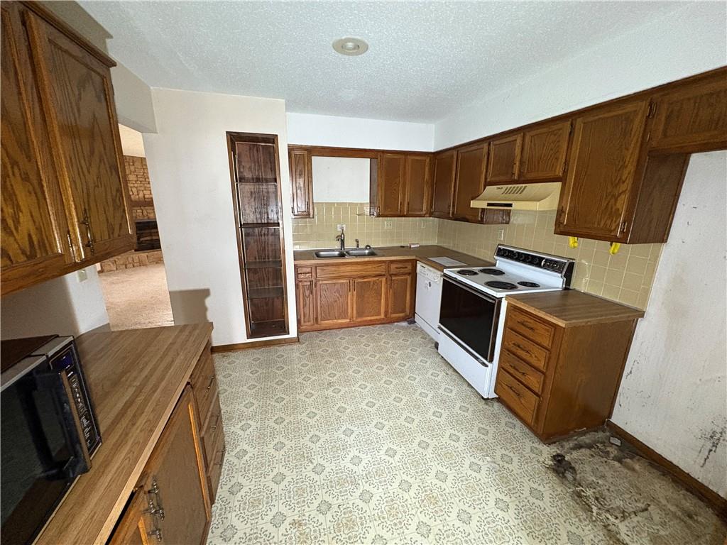 Photo 6 of 1305 E 123RD Terrace #B