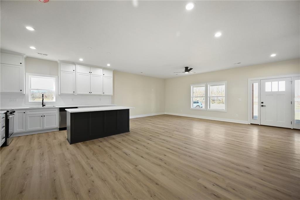 Photo 2 of 704 Colony Avenue