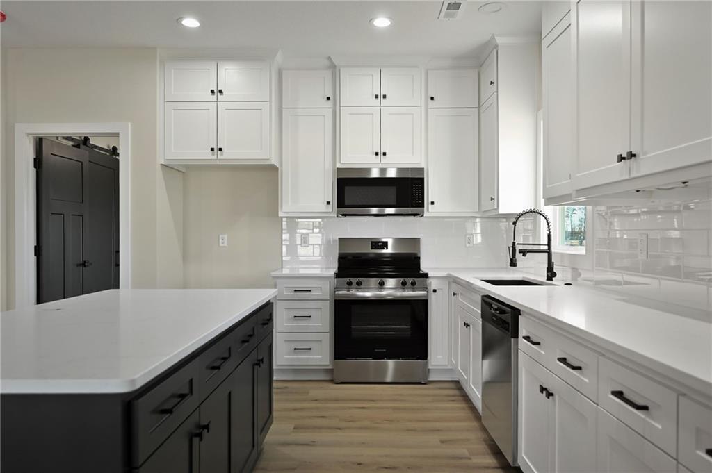 Photo 3 of 704 Colony Avenue