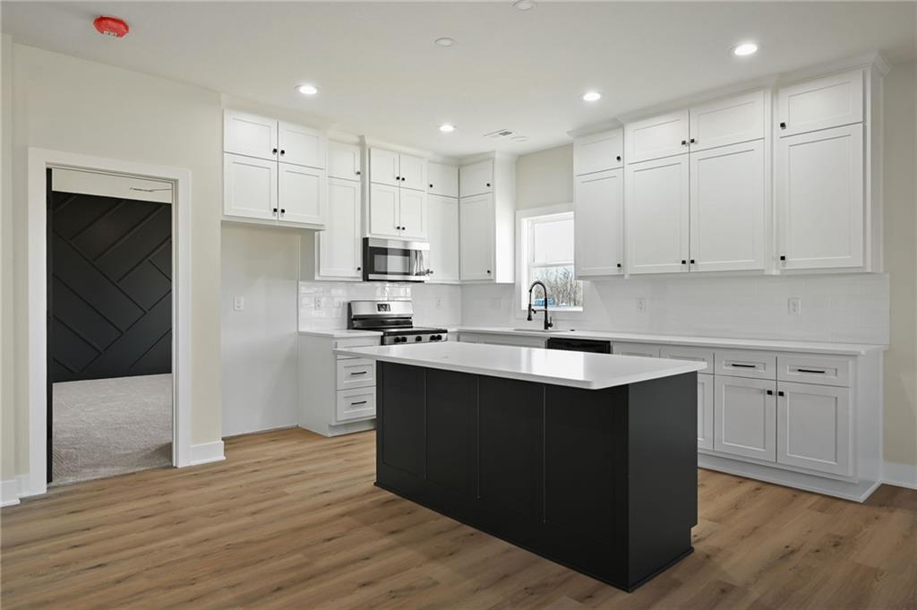Photo 4 of 704 Colony Avenue