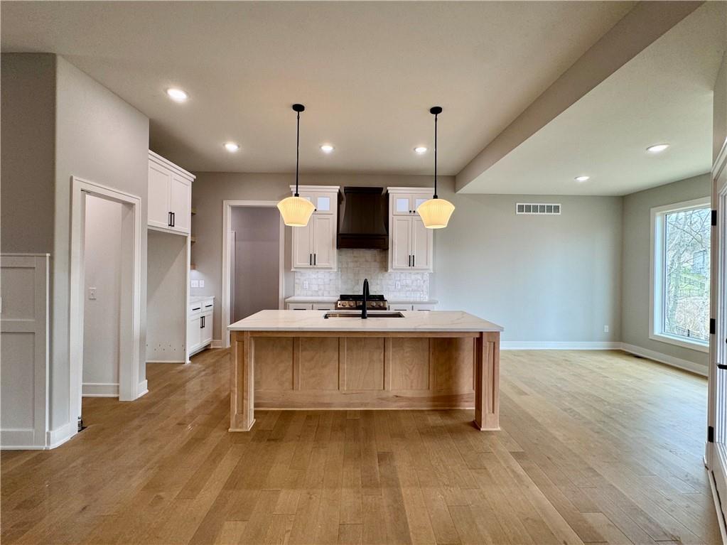 Photo 5 of 5888 NW Black Oak Court