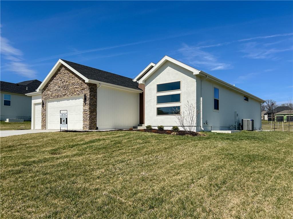 Photo 4 of 2601 NE Wheatley Drive