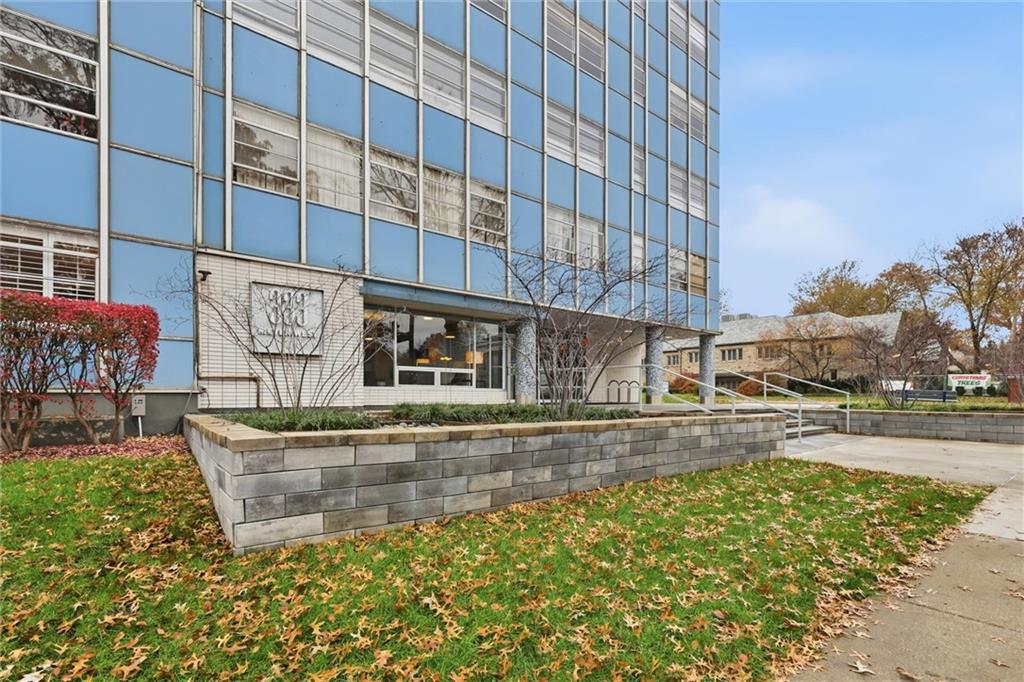 Photo 3 of 333 W Meyer Boulevard #1104
