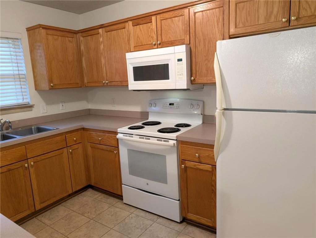 Photo 3 of 1230 Helen Court
