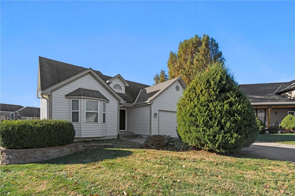 Photo 3 of 741 SW Windsong Circle