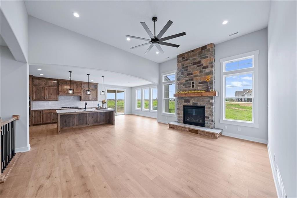 Photo 4 of 1309 Larkspur Place