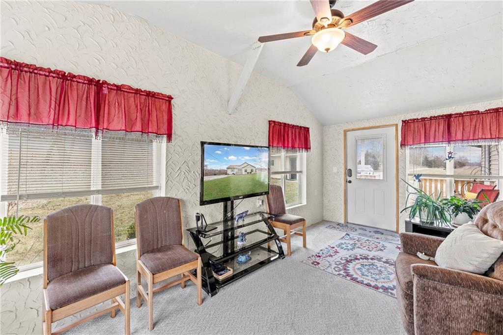 Photo 3 of 314 NE 550th Road