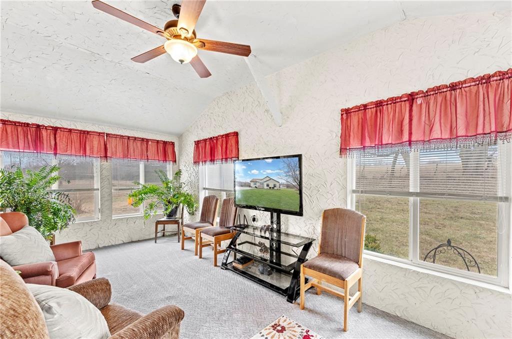 Photo 4 of 314 NE 550th Road