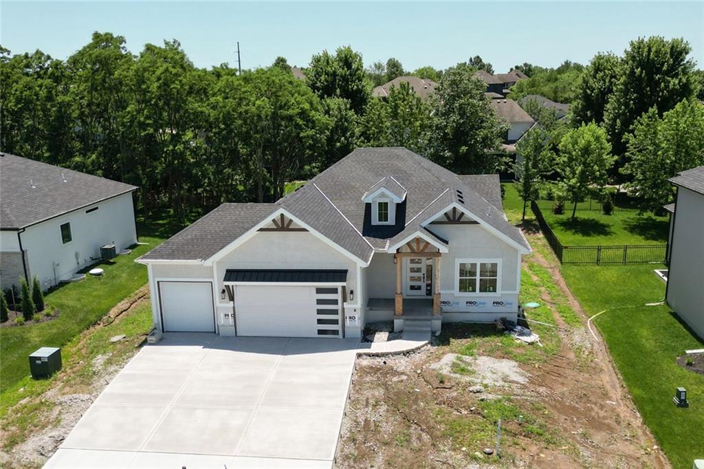 Photo of 2616 NE Woodland Oak Drive