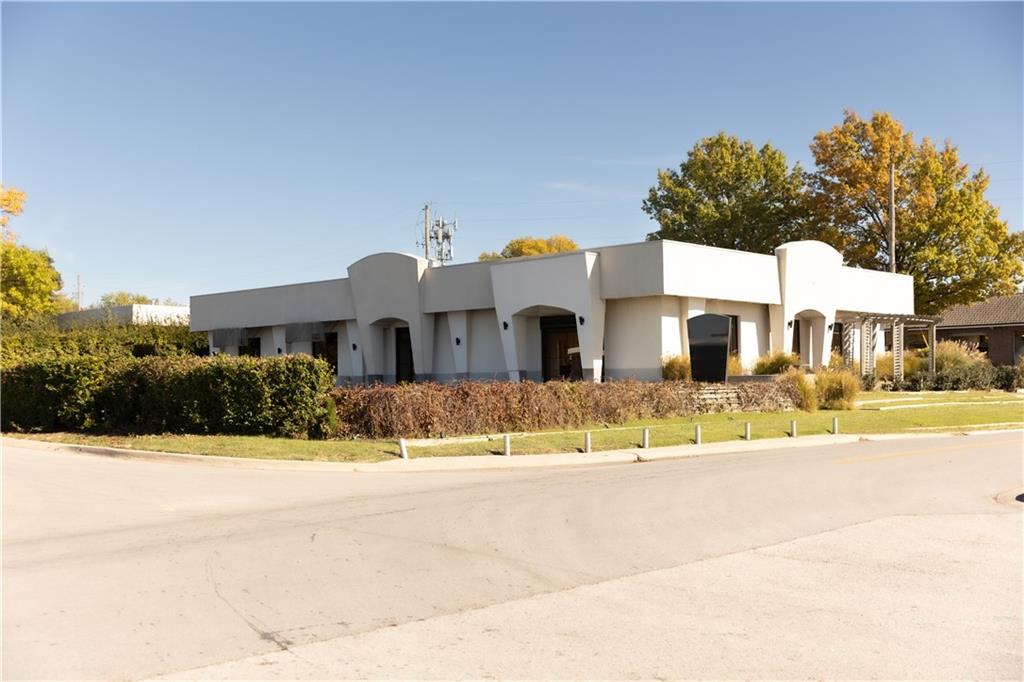 Photo of 13010 Shawnee Mission Parkway in Shawnee, KS
