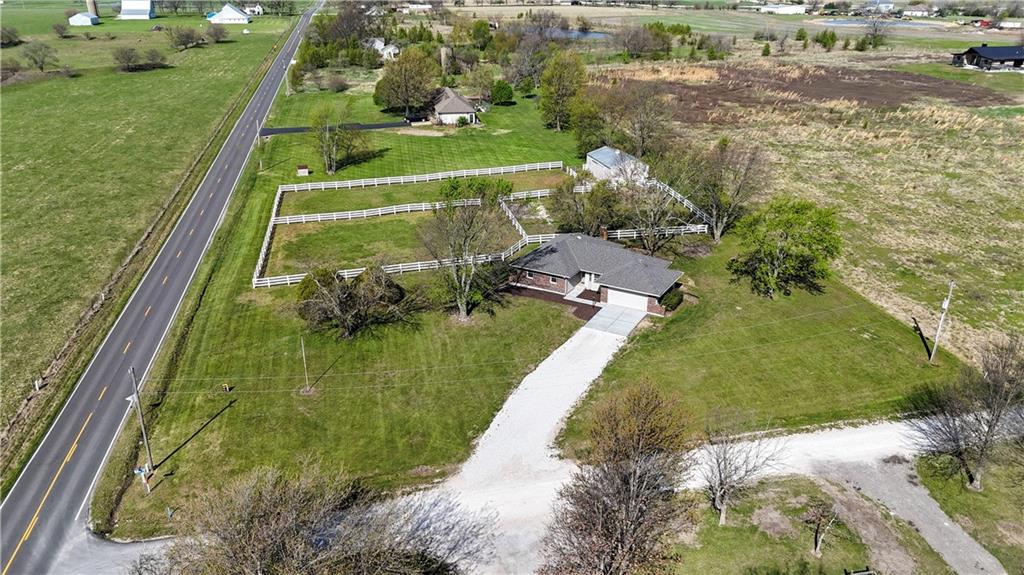 Photo 4 of 22284 Rosewood Street