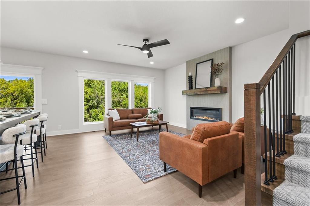 Photo 5 of 600 SW Valley Drive