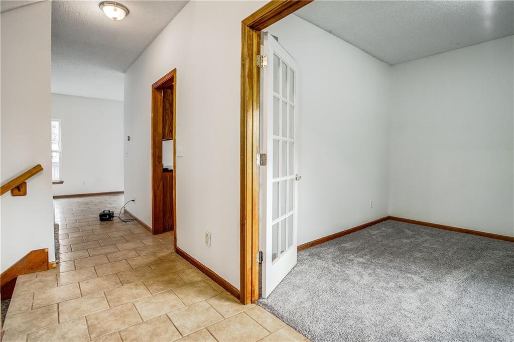 Photo 3 of 728 S Kisner Drive