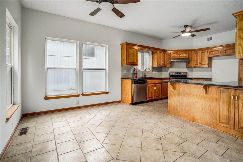 Photo 7 of 728 S Kisner Drive