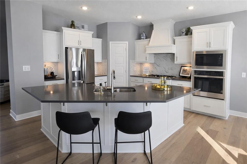 Photo 3 of 10224 Winchester Avenue