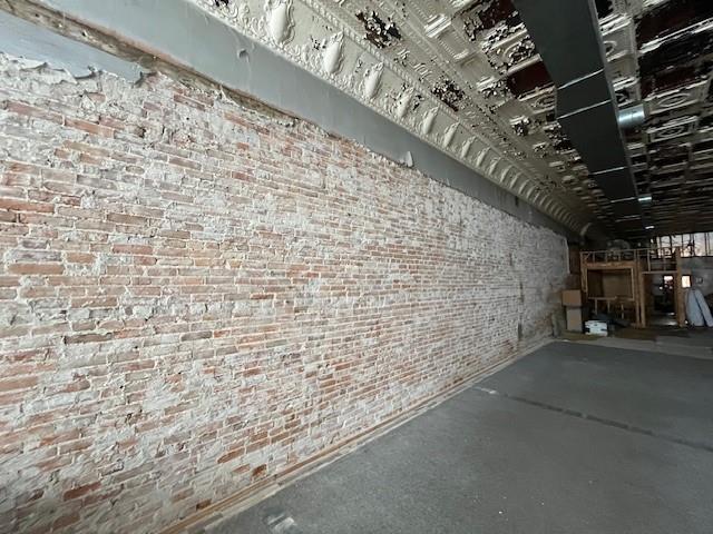 Photo 4 of 9 W Wea Street