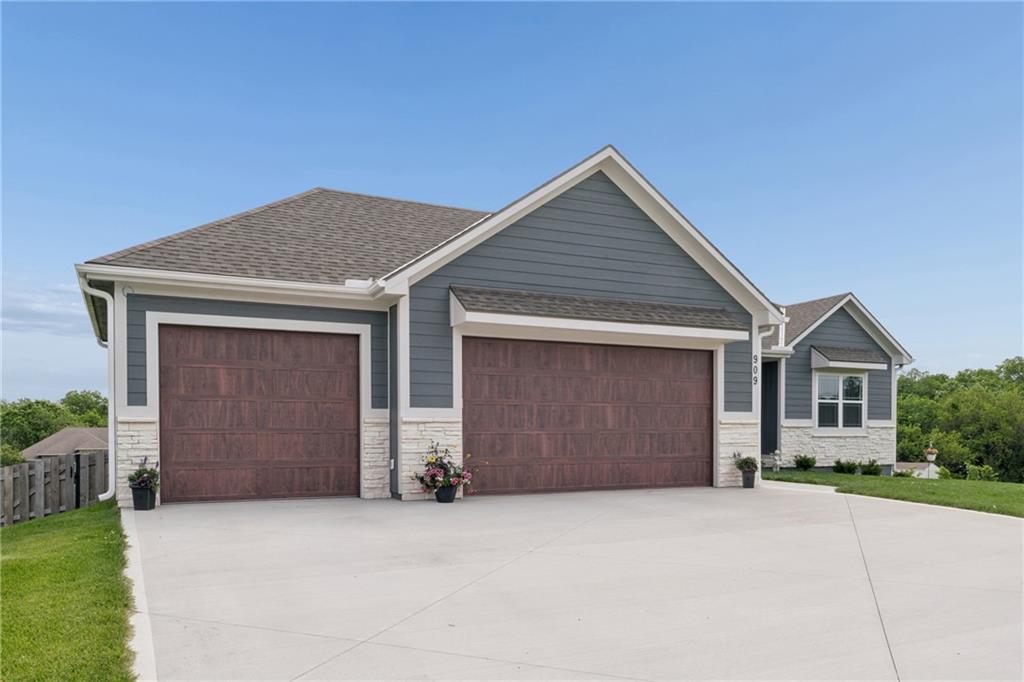 Photo 3 of 909 Captain Merriman Drive