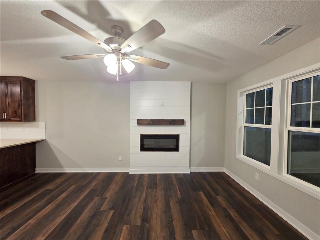 Photo 4 of 32 E 7th Street