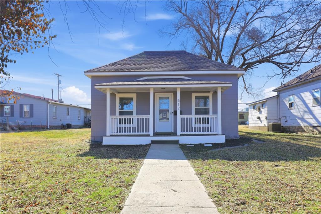 Photo 2 of 517 Parker Avenue