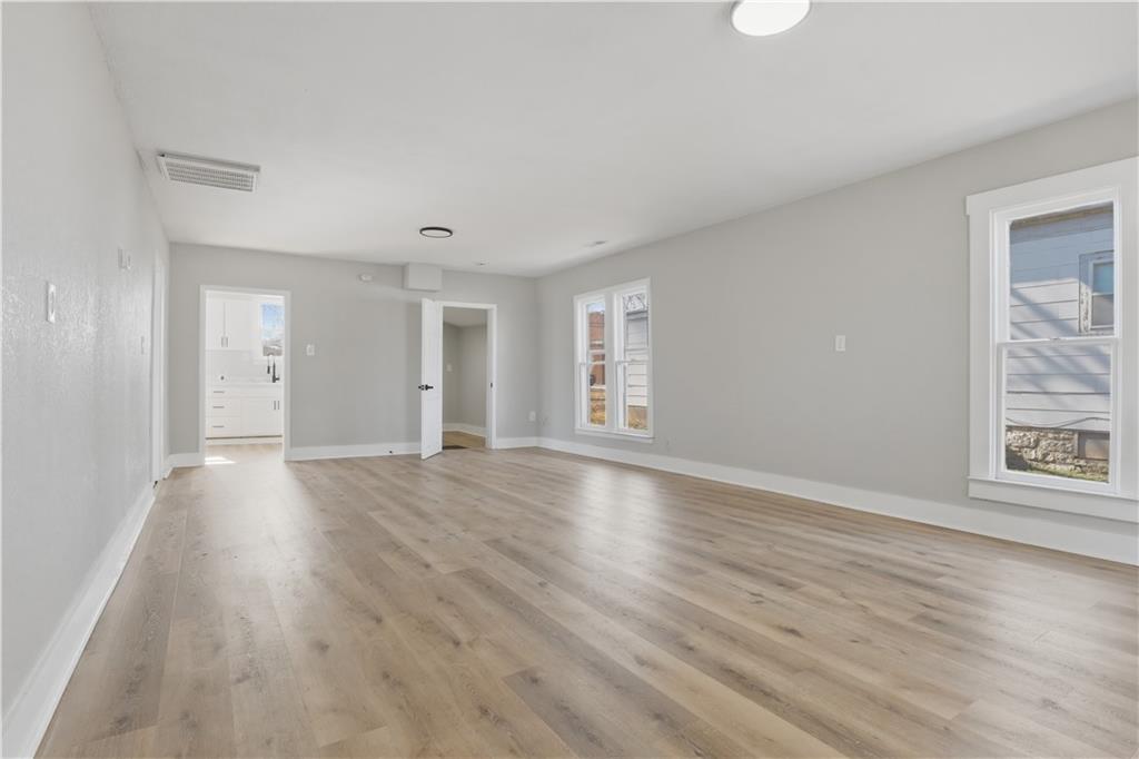Photo 4 of 517 Parker Avenue