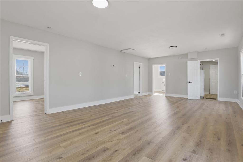 Photo 5 of 517 Parker Avenue