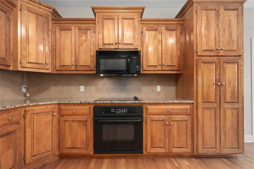 Photo 7 of 9409 N Laurel Avenue
