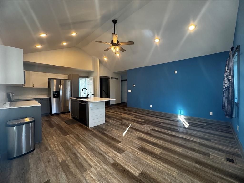 Photo 4 of 124 W 5th Street
