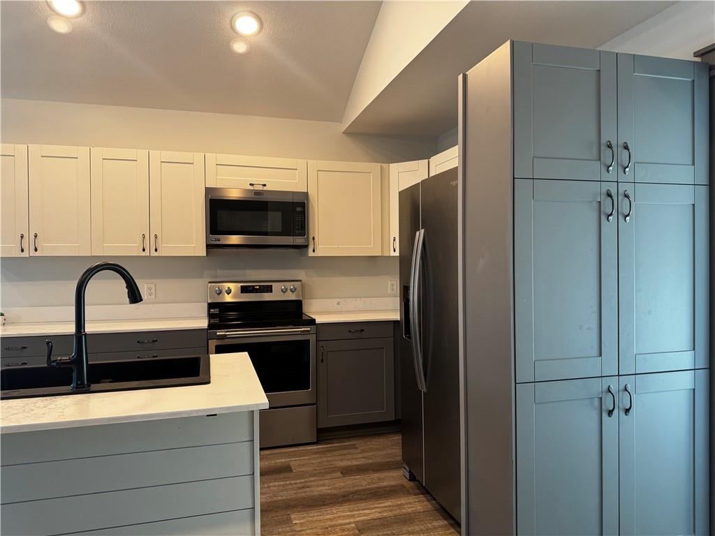 Photo 6 of 124 W 5th Street