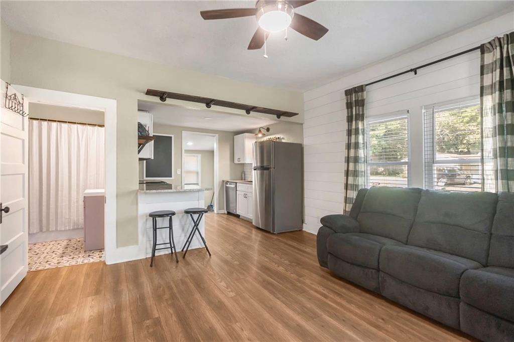 Photo 2 of 900 Walnut Avenue