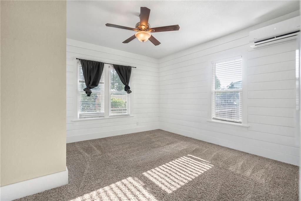 Photo 5 of 900 Walnut Avenue