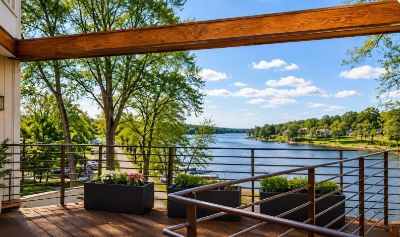 Photo of 125 Lakeshore Drive S