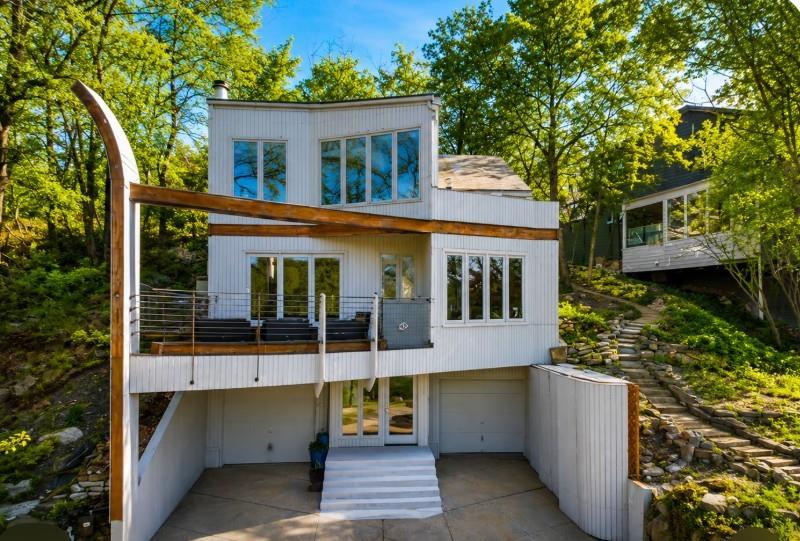 Photo 2 of 125 Lakeshore Drive S