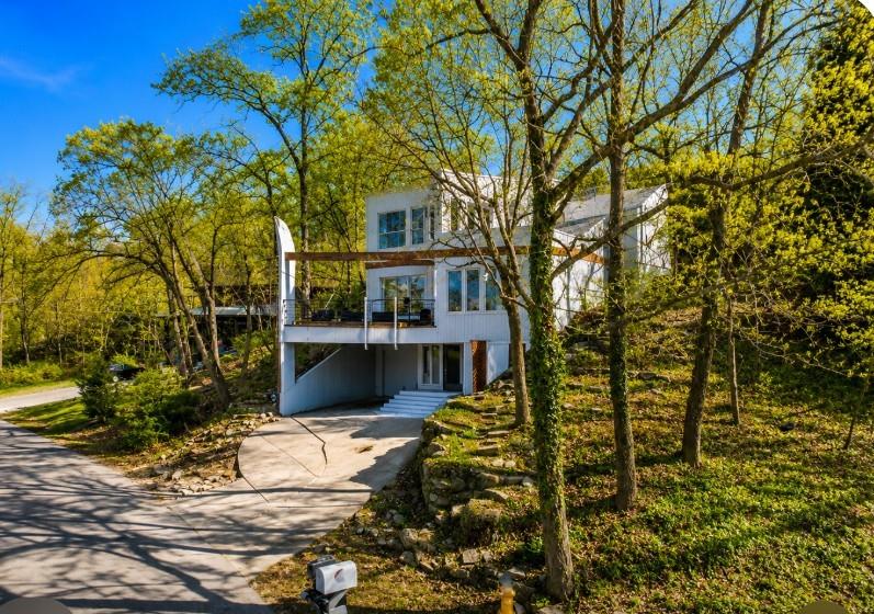 Photo 3 of 125 Lakeshore Drive S