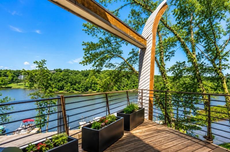 Photo 4 of 125 Lakeshore Drive S