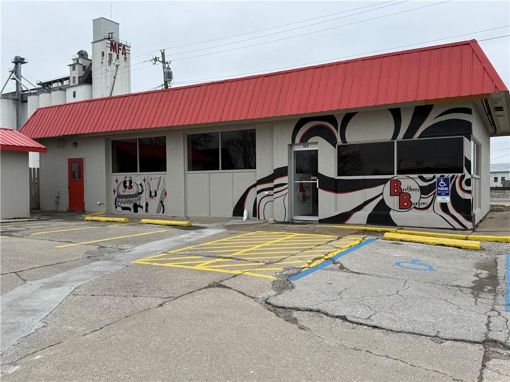 Photo of 100 Fairground Avenue in Higginsville, MO