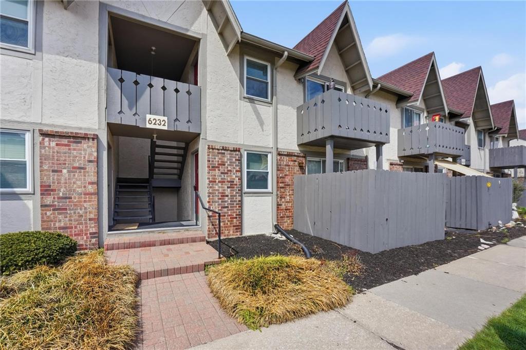 Photo of 6232 Robinson Street #2