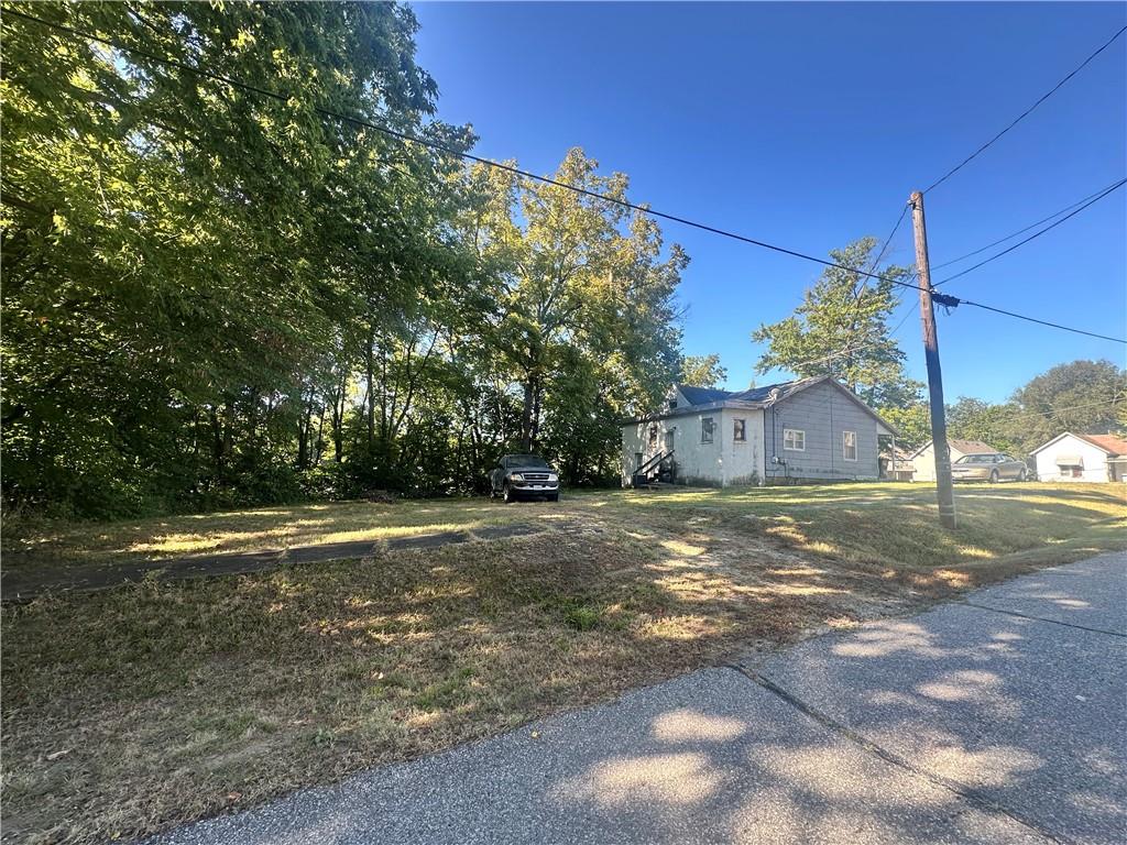 Photo 4 of 709 N Washington Street