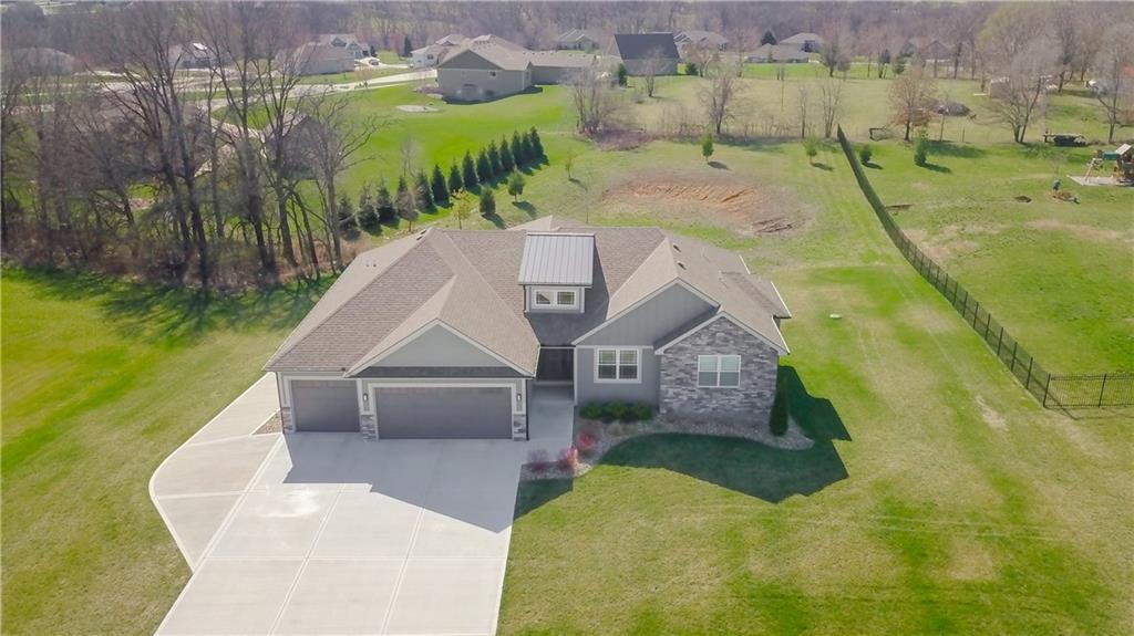 Photo 2 of 13504 Oakridge Drive