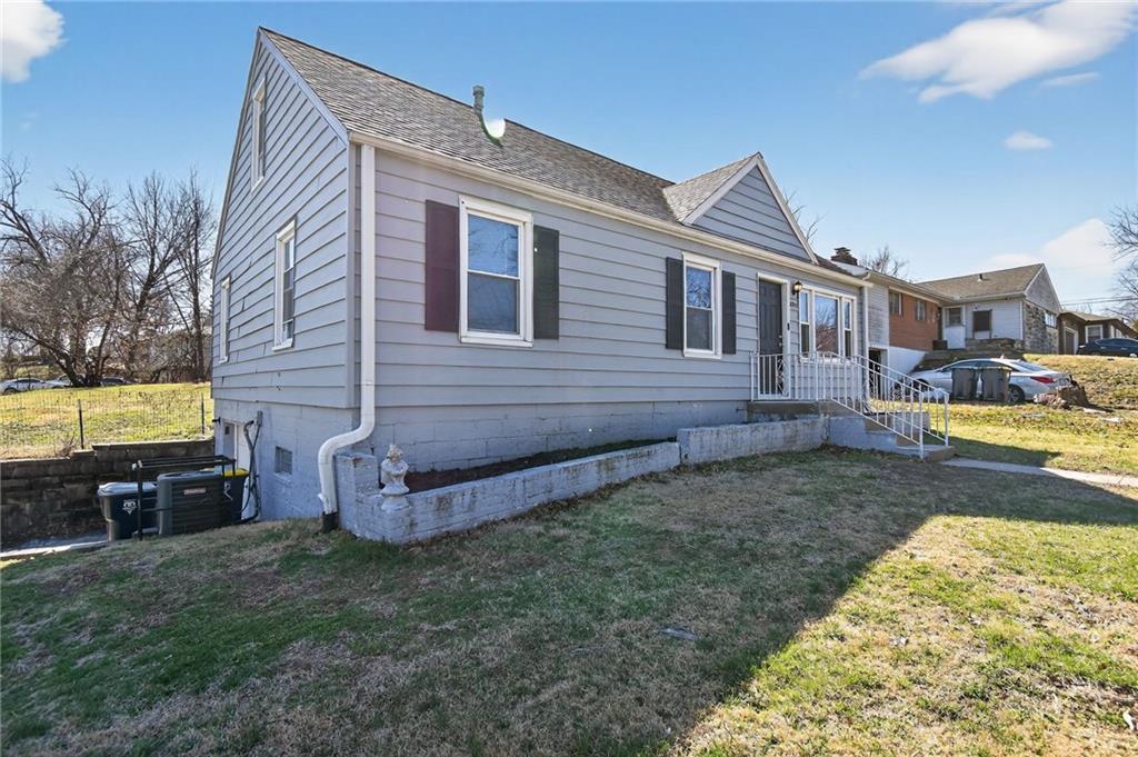 Photo 3 of 8911 E 29th Street