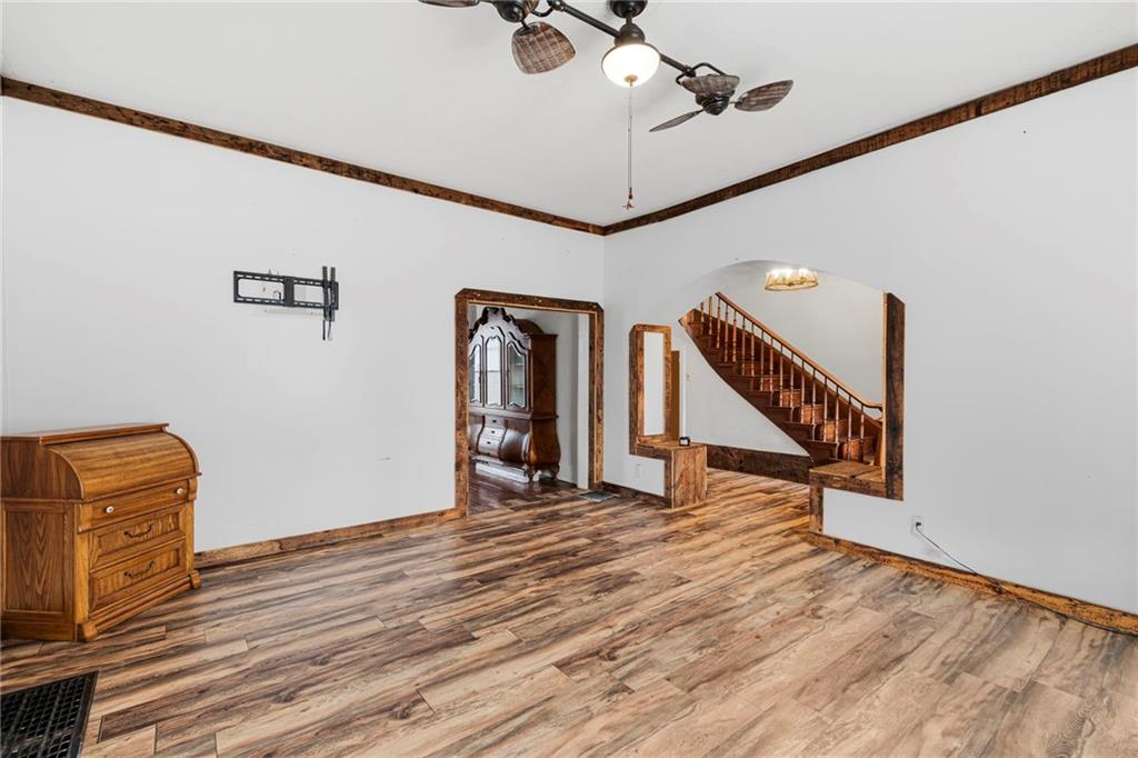 Photo 4 of 608 W Maple Street